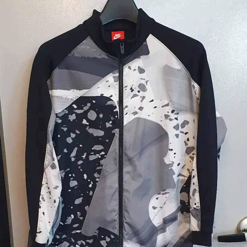 [BUNJANG] Nike Pattern Windbreaker Jacket / 나이키 패턴 바람막이 자켓 M