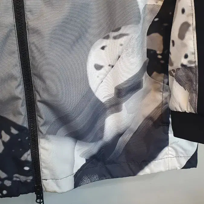 [BUNJANG] Nike Pattern Windbreaker Jacket / 나이키 패턴 바람막이 자켓 M