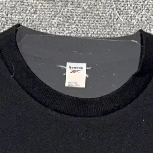 [BUNJANG] Reebok Black Sweatshirt (Size S) / 리복 블랙 맨투맨 S