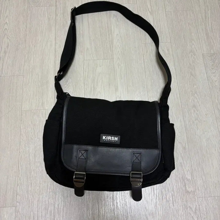 [BUNJANG] Kirsh Pocket Black Messenger Bag / 키르시 포켓 블랙 메신저백