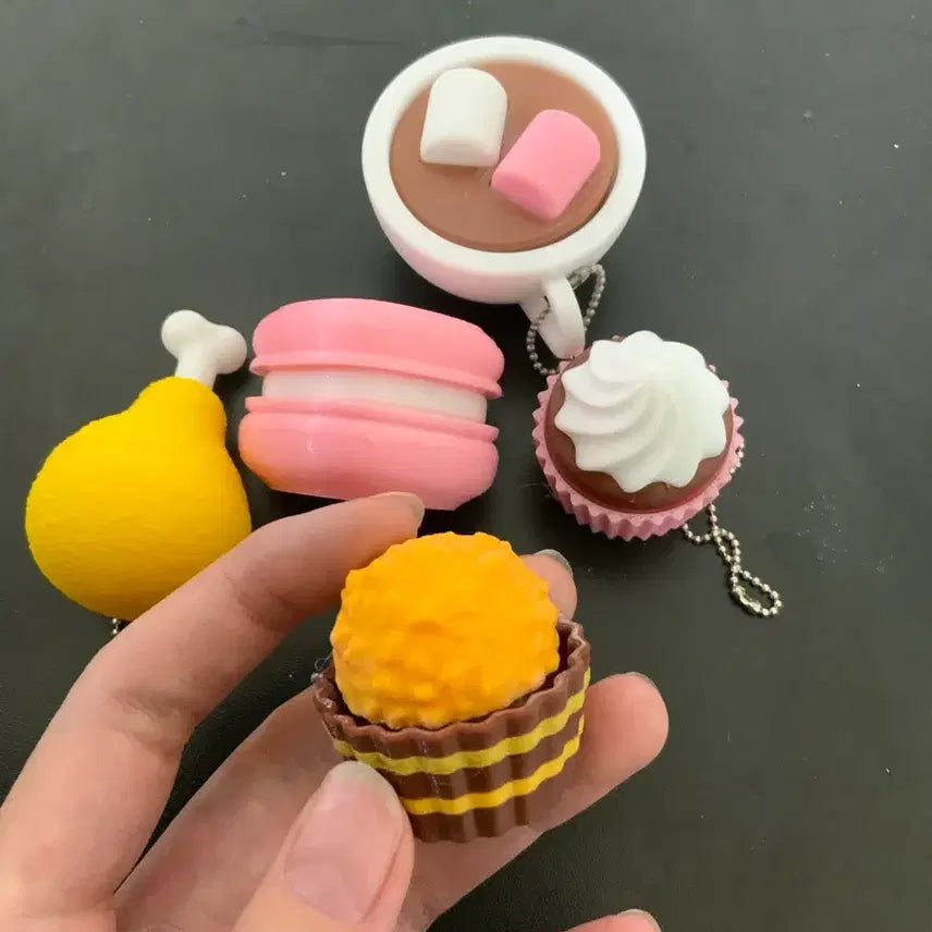 [SOLD OUT] 클릭커 키링 일괄 (페레로로쉐, 핫초코, 치킨, 하트마카롱, 컵케이크)