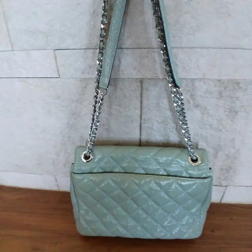 [BUNJANG] Michael Kors Quilted Chain Crossbody Bag / 26-4 마이클코어스 퀼팅 체인 크로스백 민트