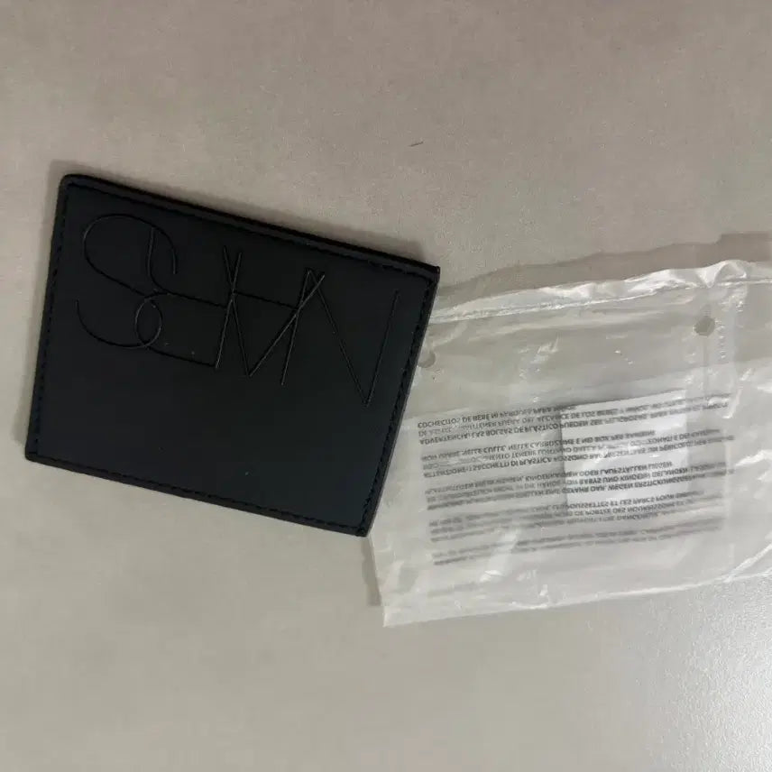 [SOLD OUT] [미개봉새제품] 나스 정품 블랙 카드 케이스