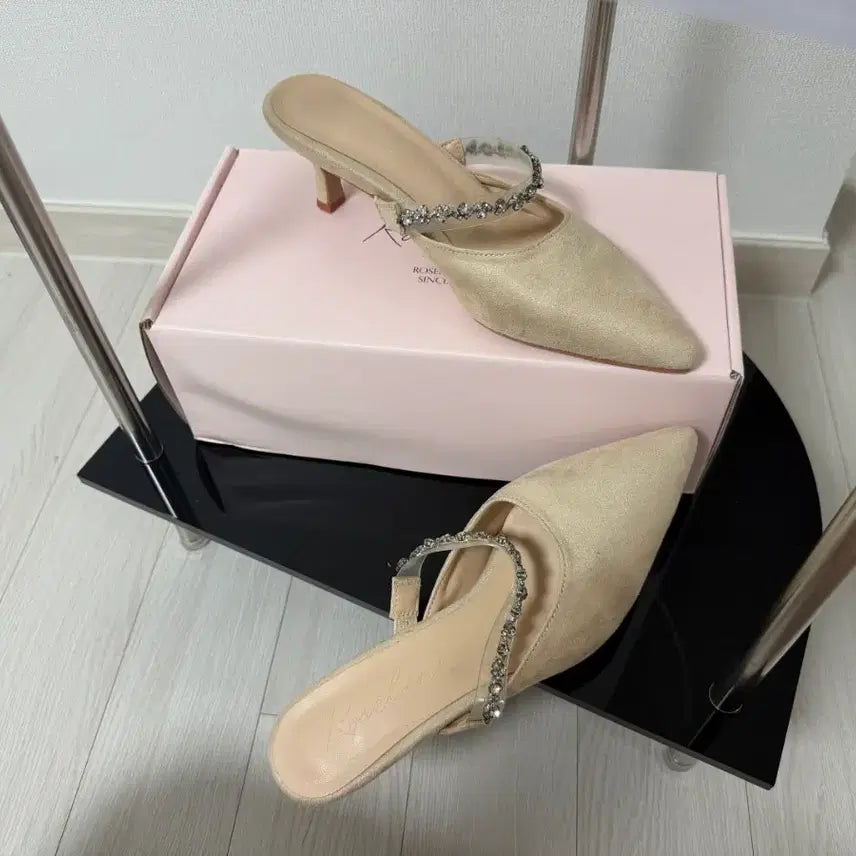 [SOLD OUT] [새제품] 단종상품 로젤린 클라우드 쥬얼뮬 7cm 크림아이보리, 그레이