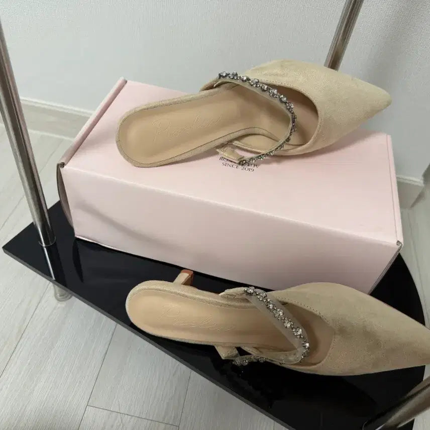 [SOLD OUT] [새제품] 단종상품 로젤린 클라우드 쥬얼뮬 7cm 크림아이보리, 그레이