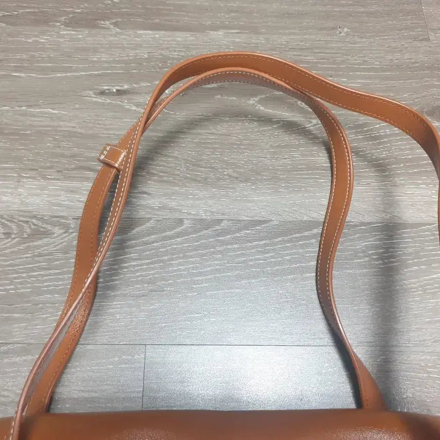 [SOLD OUT] 루에브르 가죽숄더백