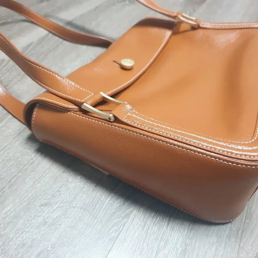 [SOLD OUT] 루에브르 가죽숄더백