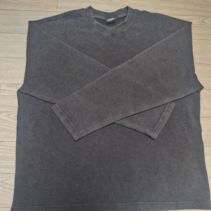 [SOLD OUT] 트릴리온 크롭 와플 롱슬리브 차콜