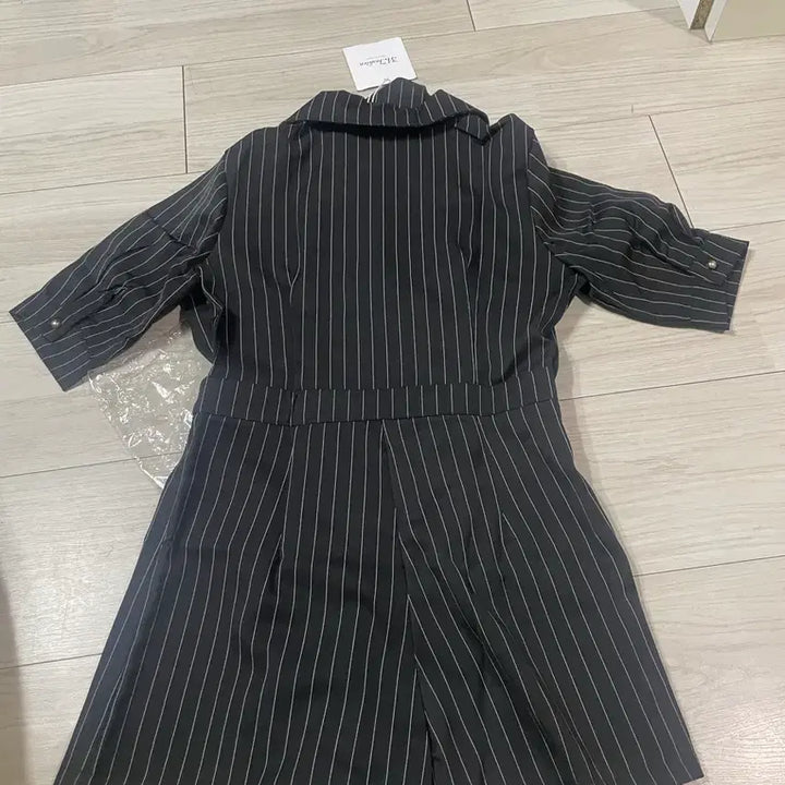 [BUNJANG] Black Striped Jumpsuit - S Size / 스트라이프  원피스  점프수트 블랙s 하객룩 오피스룩 결혼식 모임