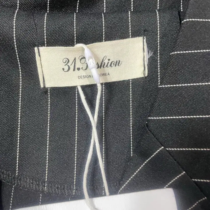 [BUNJANG] Black Striped Jumpsuit - S Size / 스트라이프  원피스  점프수트 블랙s 하객룩 오피스룩 결혼식 모임