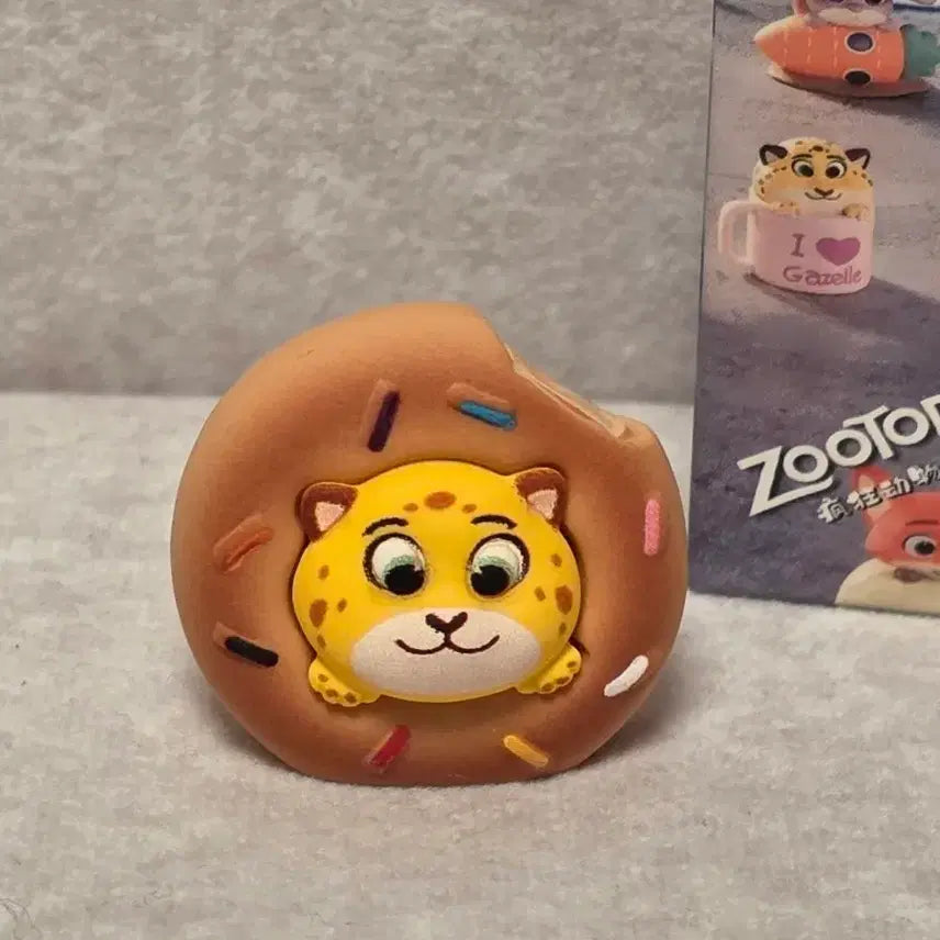 [BUNJANG] Zootopia Benjamin Clawhauser Cheetah Figure / 새상품) 주토피아 경찰관 벤자민 클로하우저 토끼 여우  피규어 치타