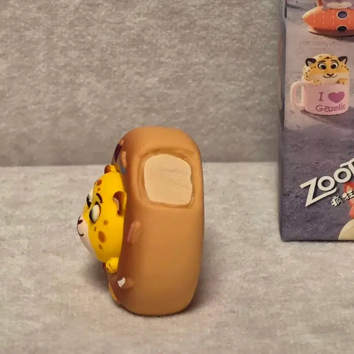 [BUNJANG] Zootopia Benjamin Clawhauser Cheetah Figure / 새상품) 주토피아 경찰관 벤자민 클로하우저 토끼 여우  피규어 치타