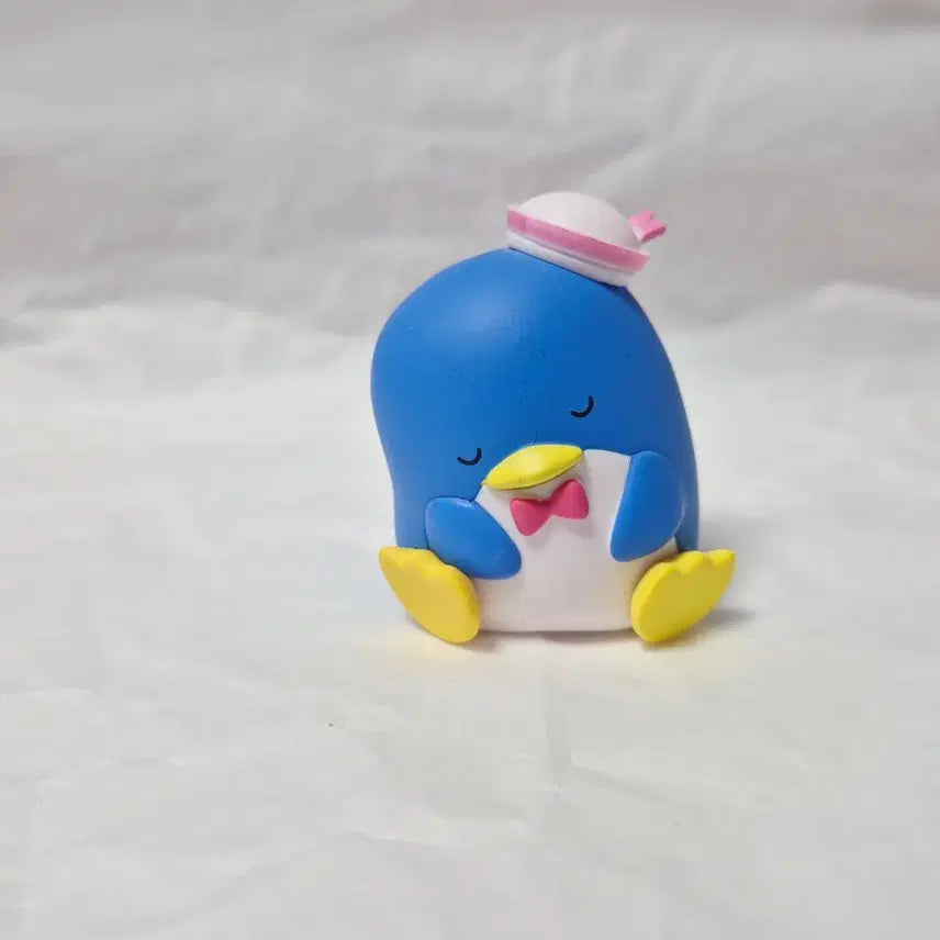 [BUNJANG] Sanrio Tuxedosam Shoulder-Hugging Figure / 산리오 어깨쿵 턱시도샘 가챠 피규어