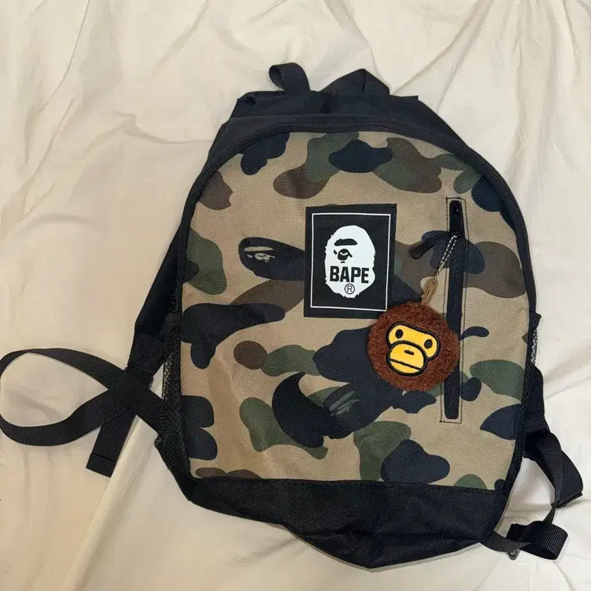 [SOLD OUT] 베이프 잡지부록 백팩 (키링 포함)