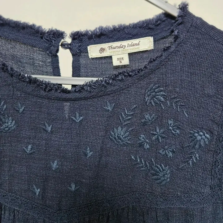 [SOLD OUT] 써스데이아일랜드 여성용 자수 블라우스 사이즈S