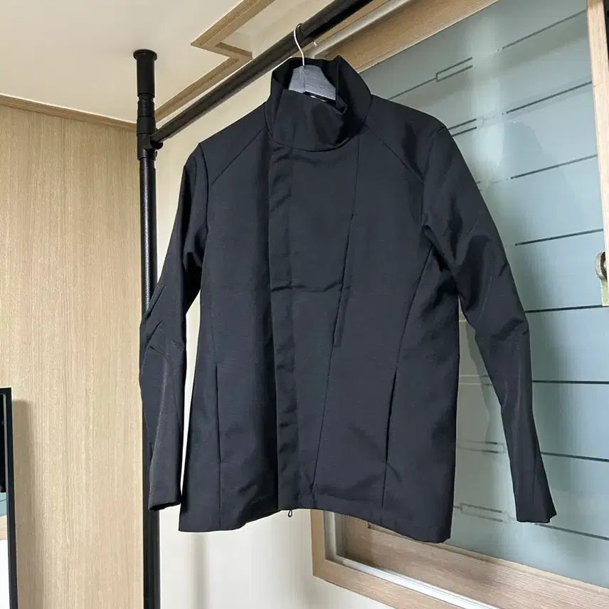 [SOLD OUT] Civilized 패브릭 비대칭 하이넥 자켓 2size