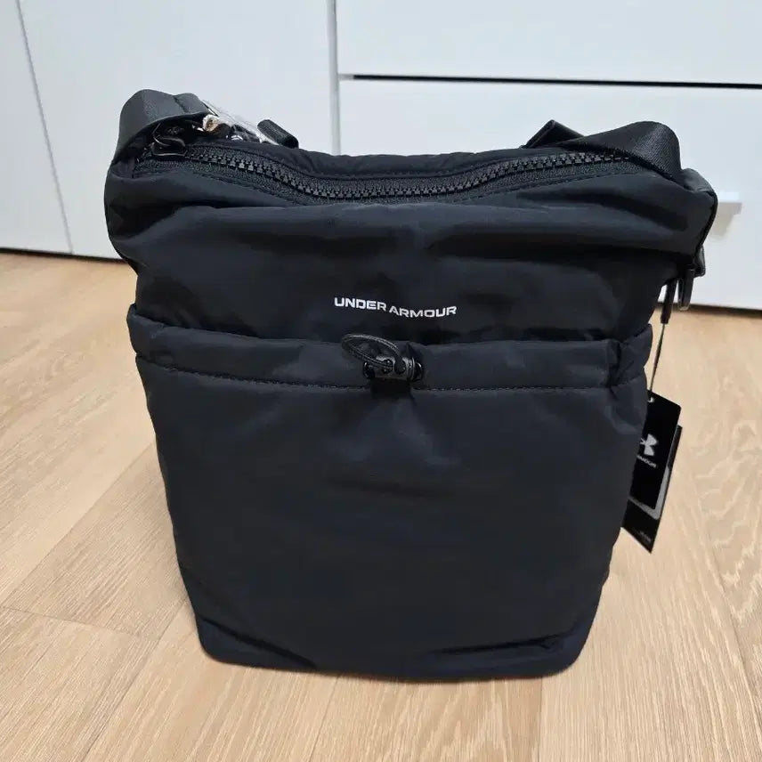 [BUNJANG] Under Armour Black Crossbody Bag / 언더아머 블랙 크로스백 새상품