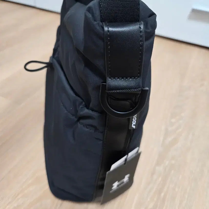 [BUNJANG] Under Armour Black Crossbody Bag / 언더아머 블랙 크로스백 새상품