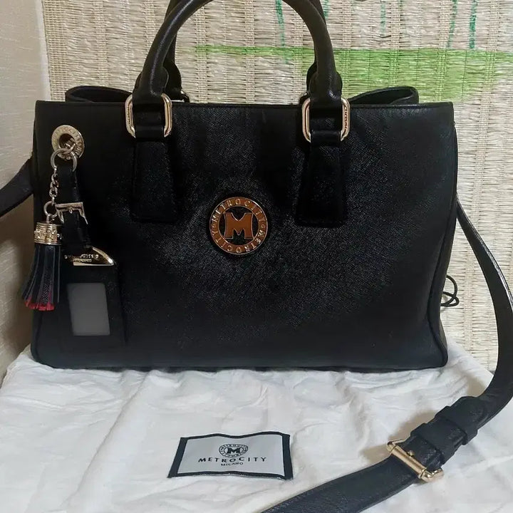 [BUNJANG] Metrocity Black Square Tote Shoulder Bag / 메트로시티 블랙 사각 토트백 숄더백 태슬참