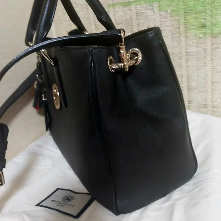 [BUNJANG] Metrocity Black Square Tote Shoulder Bag / 메트로시티 블랙 사각 토트백 숄더백 태슬참