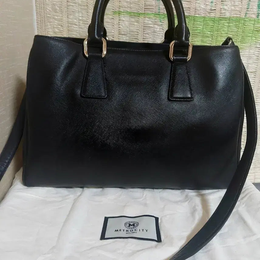 [BUNJANG] Metrocity Black Square Tote Shoulder Bag / 메트로시티 블랙 사각 토트백 숄더백 태슬참
