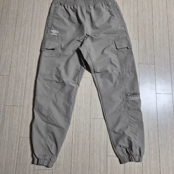 [SOLD OUT] 엄브로 카고 조거 팬츠