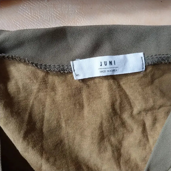 [BUNJANG] JUNI Khaki Blouse / JUNI블라우스  카키색