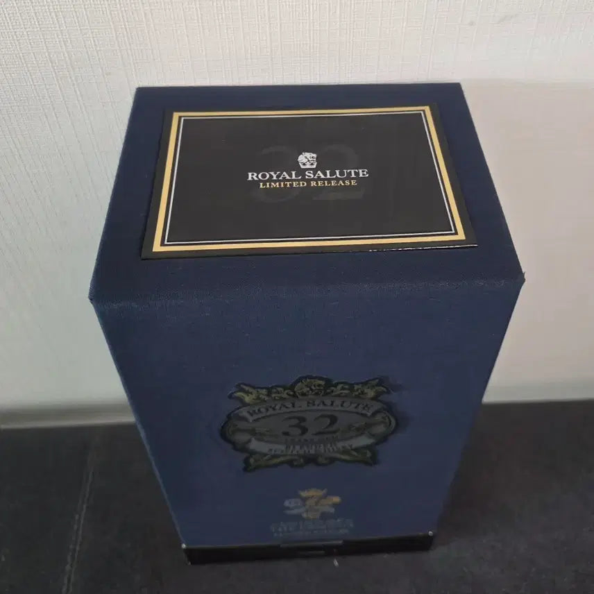 [SOLD OUT] 로얄살루트 32년산 위스키 공병