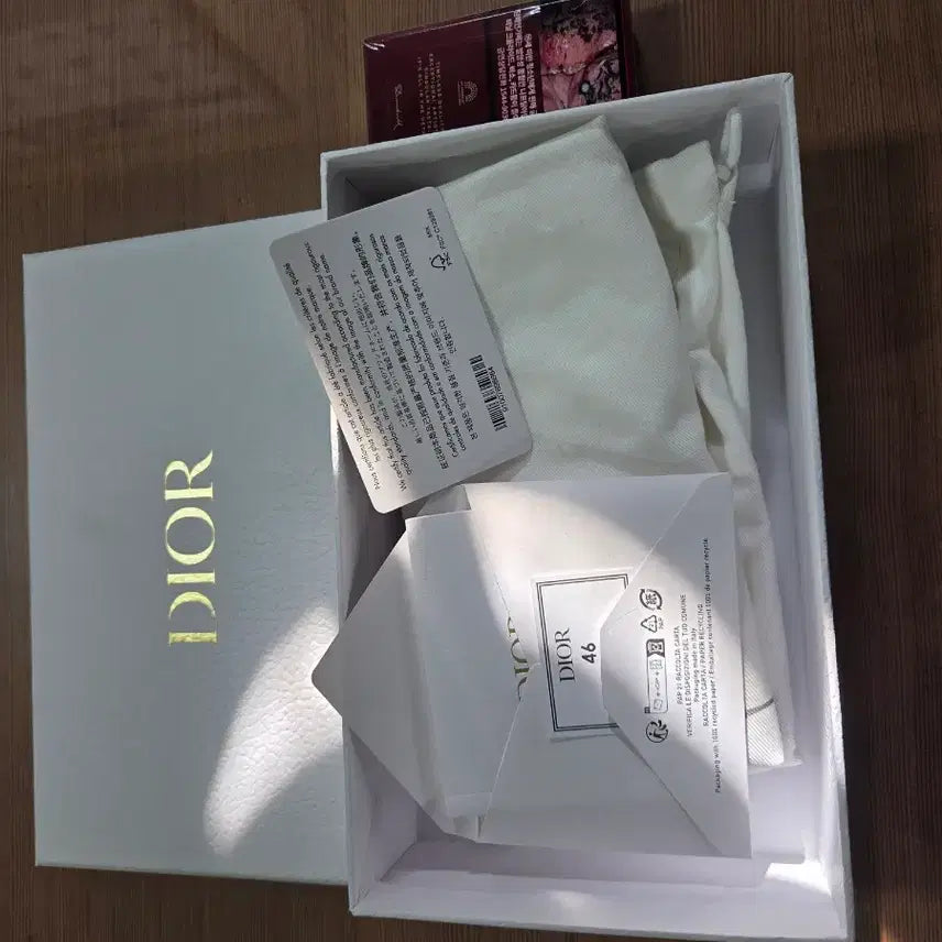 [BUNJANG] DIOR White Gift Box / DIOR 디올 화이트 선물 상자(의류)