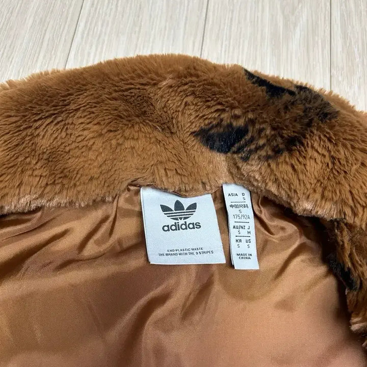 [SOLD OUT] 아디다스 모노그램 퍼 후리스 자켓 브라운 S 100-105사이즈