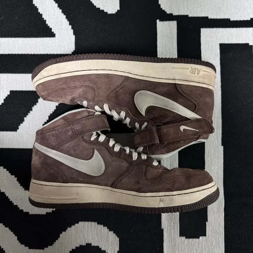 [BUNJANG] Nike Air Force 1 Mid Chocolate Sneakers / 나이키 에어포스 1 미드 초콜릿 285