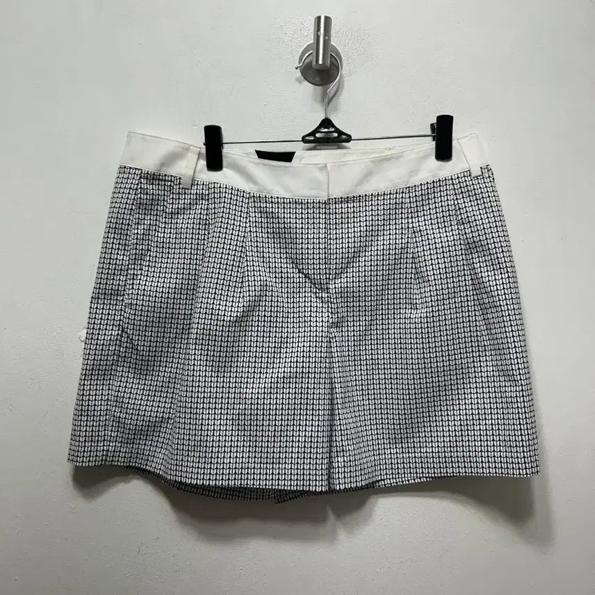[BUNJANG] TORBIST Pattern Shorts White Black 73 / TORBIST 패턴 반바지 화이트 블랙 73