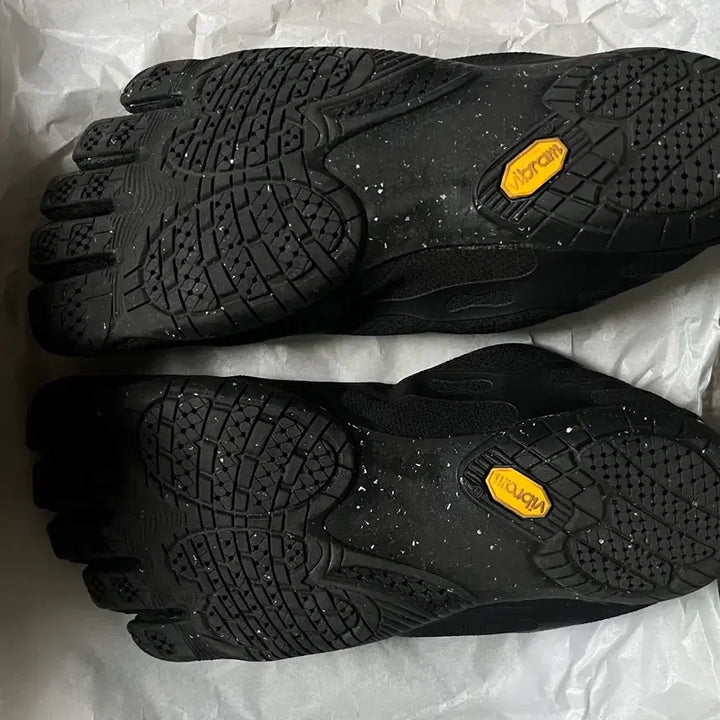 [BUNJANG] Vibram FiveFingers Black 38 Size / 26SS 비브람파이브핑거스 블랙 38사이즈 1회 착용