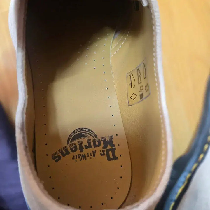 [BUNJANG] Dr. Martens Suede Loafer Shoes (260-265) / 닥터마틴 스웨이드 로퍼 슈즈(260~265)