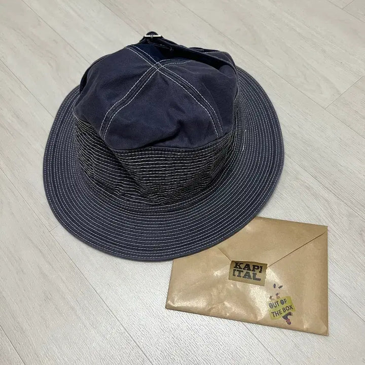 [SOLD OUT] 캐피탈 치노 노인과 바다