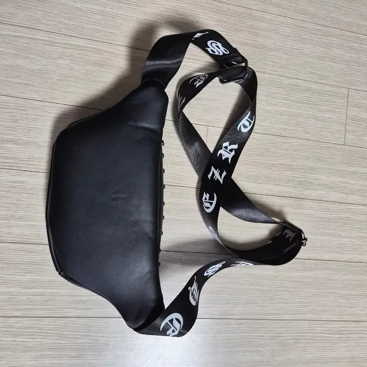 [BUNJANG] Black Skull Print Hip Sack Belt Bag / 블랙 해골 스컬 프린팅 힙색 벨트백