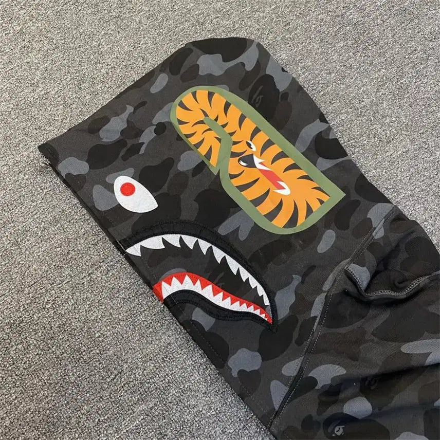 [SOLD OUT] 베이프 카모 샤크 후드집업 블랙(정품인증가능)