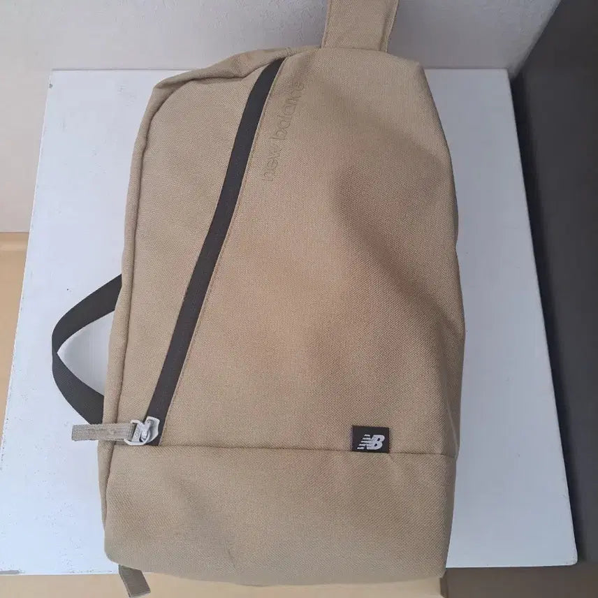 [SOLD OUT] 뉴발란스 베이지색 슬링백
