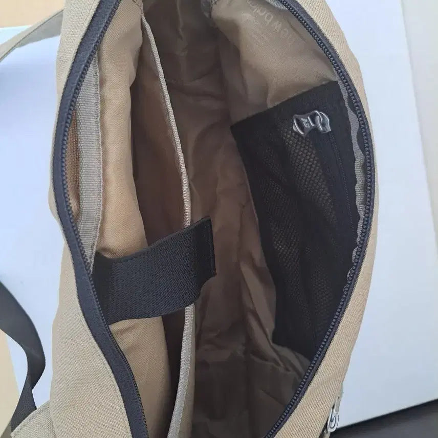 [SOLD OUT] 뉴발란스 베이지색 슬링백