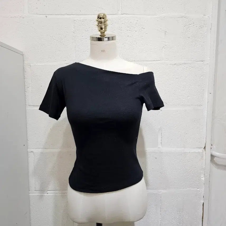 [BUNJANG] Basic Black One Shoulder Crop Top / 한쪽어깨 오프숄더 크롭 기본 반팔- 블랙
