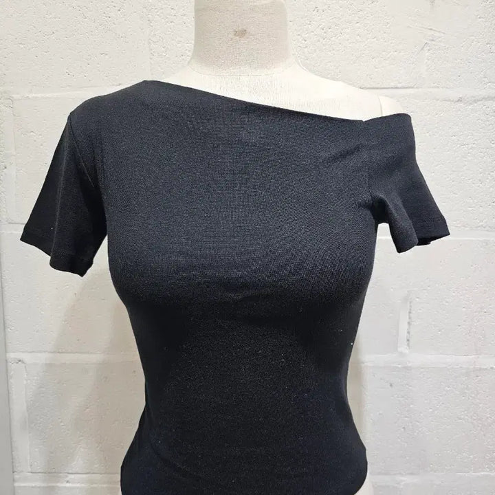 [BUNJANG] Basic Black One Shoulder Crop Top / 한쪽어깨 오프숄더 크롭 기본 반팔- 블랙