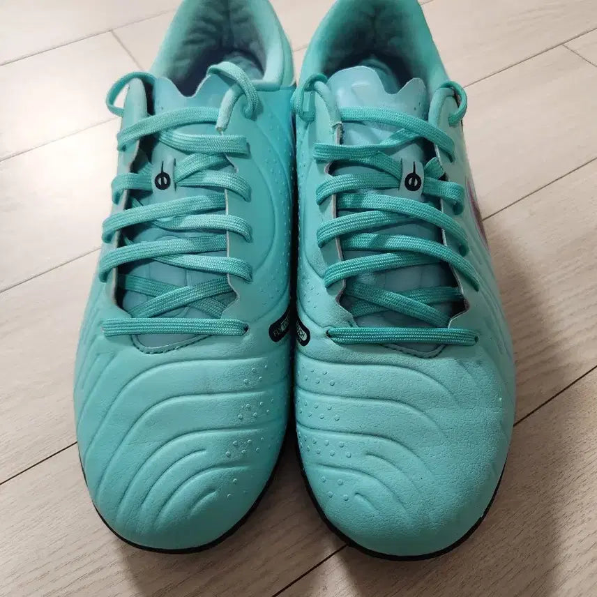 [SOLD OUT] 나이키 티엠포 레전드 10 아카데미 TF 풋살화 사이즈250풋살화라