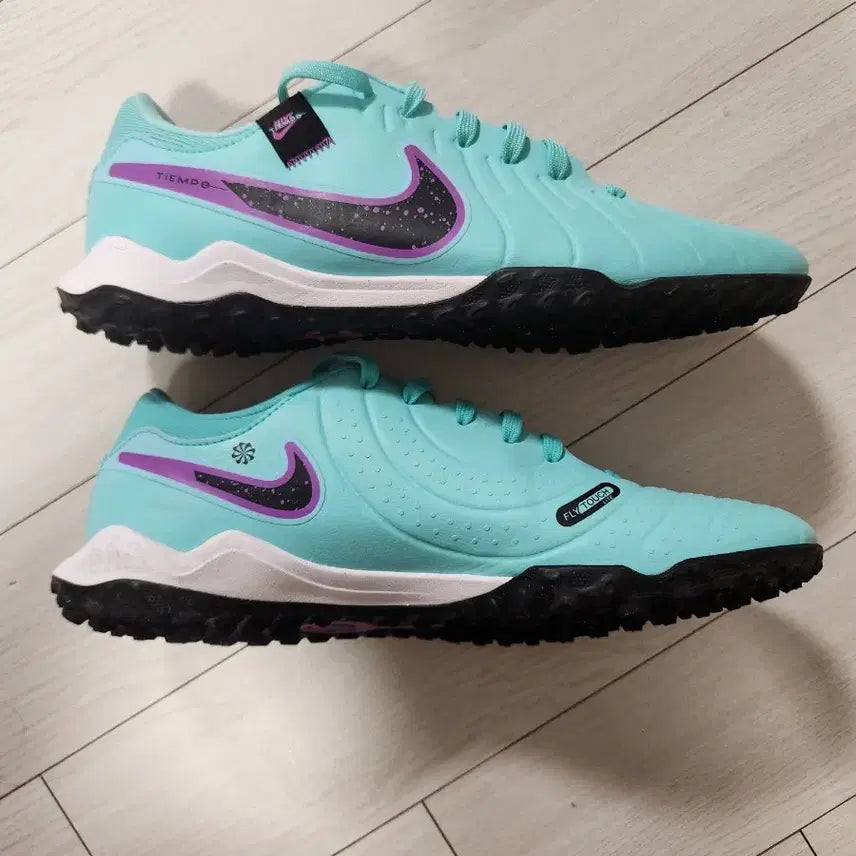 [SOLD OUT] 나이키 티엠포 레전드 10 아카데미 TF 풋살화 사이즈250풋살화라