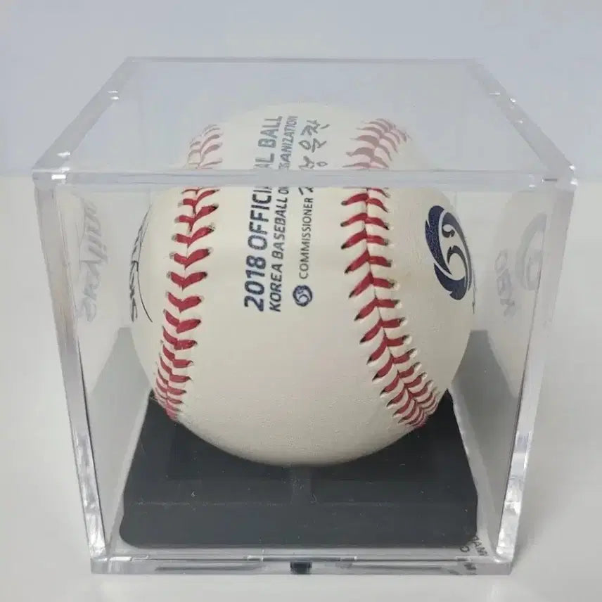 [BUNJANG] BLACKPINK Lisa Signed Baseball / 블랙핑크 BLACKPINK 리사 LISA 싸인볼