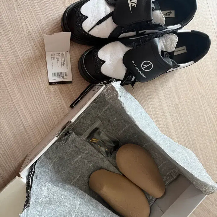 [SOLD OUT] 권도1 범고래 285 사이즈 팝니다 신발 많아서 팔아요 안신기도하고요