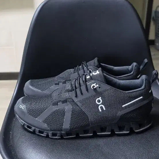 [SOLD OUT] On 클라우드 블랙 런닝화 240