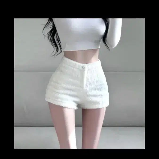 [BUNJANG] White Fur Short Pants / 화이트 퍼 소재 숏팬츠