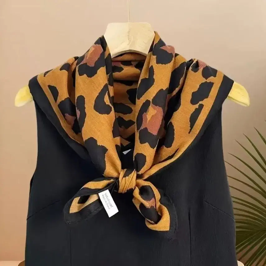 [SOLD OUT] 레오파드 패턴 스카프(새상품)
