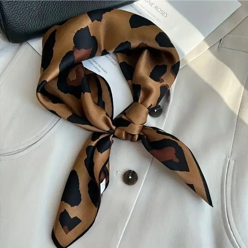 [SOLD OUT] 레오파드 패턴 스카프(새상품)
