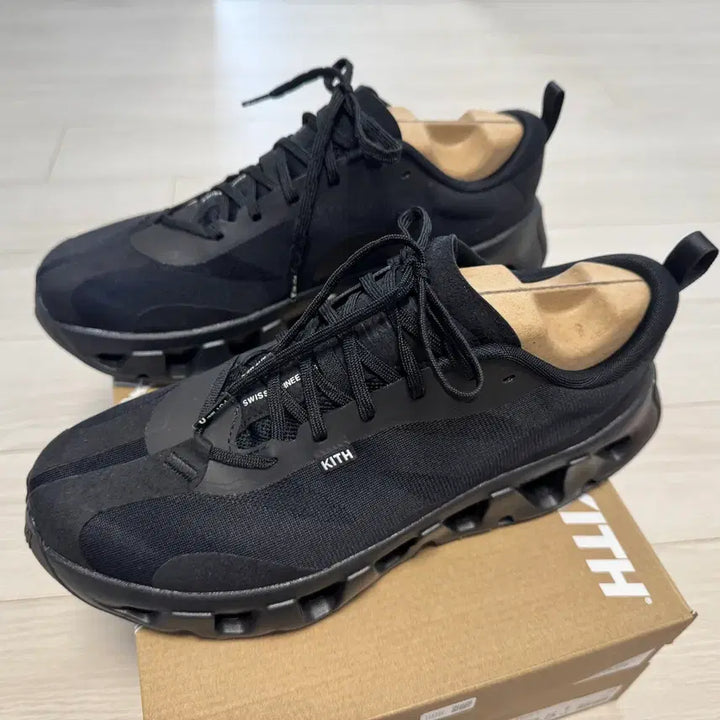 [SOLD OUT] 온러닝 X 키스 On Running X Kith K-Tech1 (265)